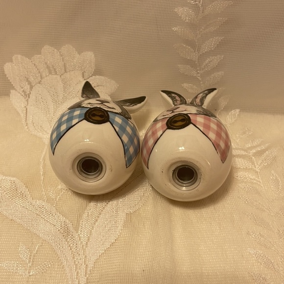 New Set of Easter Bunny’s Salt & Pepper Shakers - Picture 3 of 4